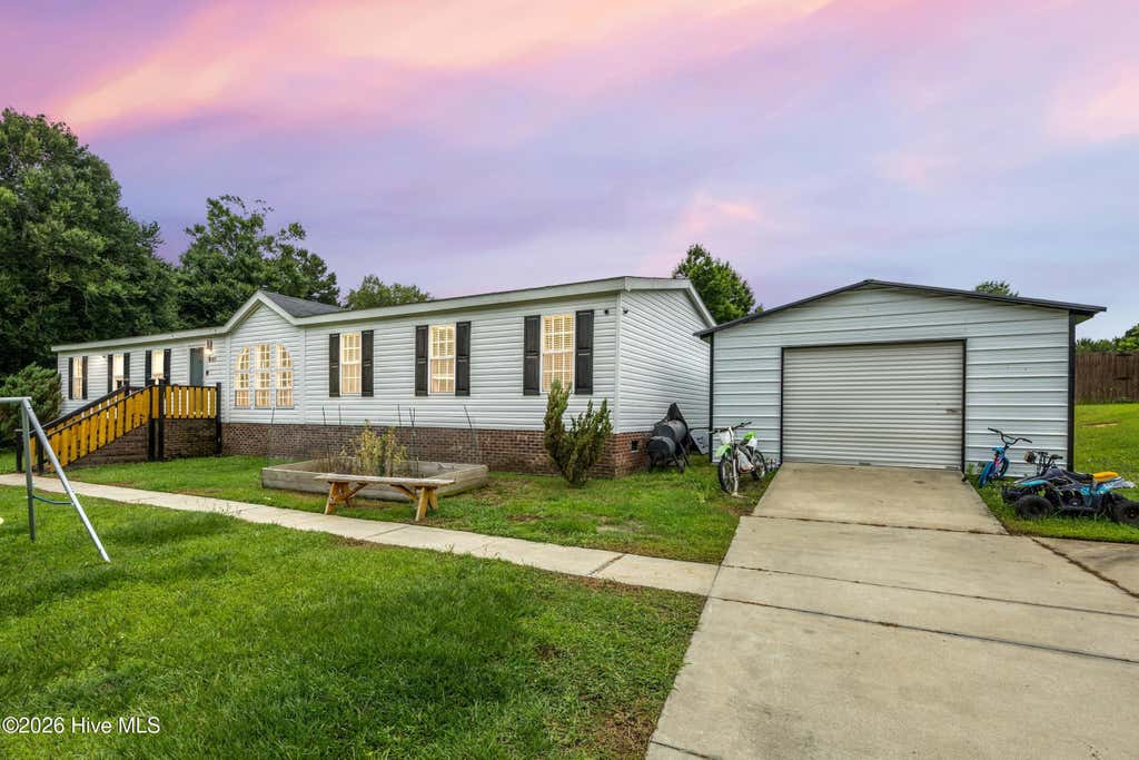 Photo of 1005 Bowsprit Court, Jacksonville, NC 28546 (MLS # 100583062)