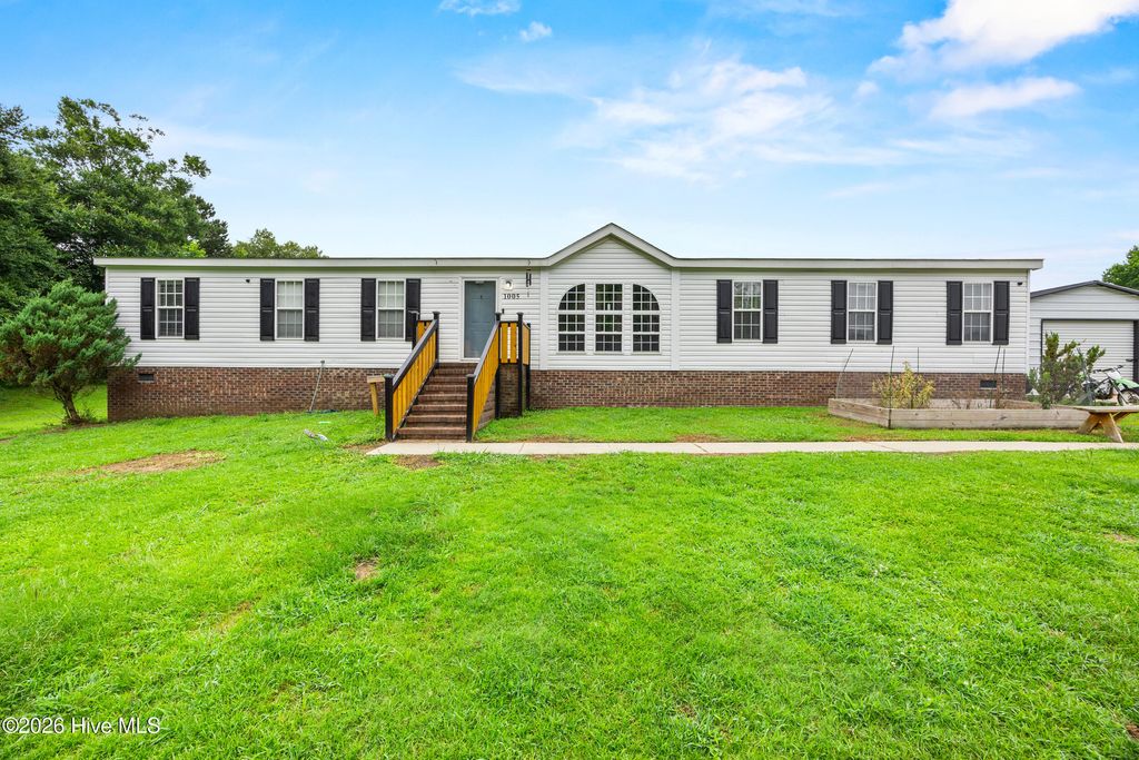 Photo of 1005 Bowsprit Court, Jacksonville, NC 28546 (MLS # 100583062)