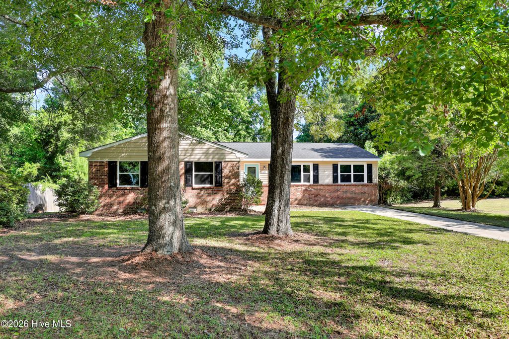 Photo of 631 Duke Court, Jacksonville, NC 28546 (MLS # 100574740)