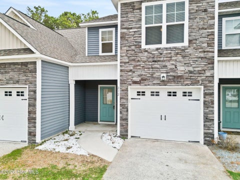 Townhouse For Sale - 212 N Stingray Lane<br/> Onslow County, Sneads Ferry, NC 28460