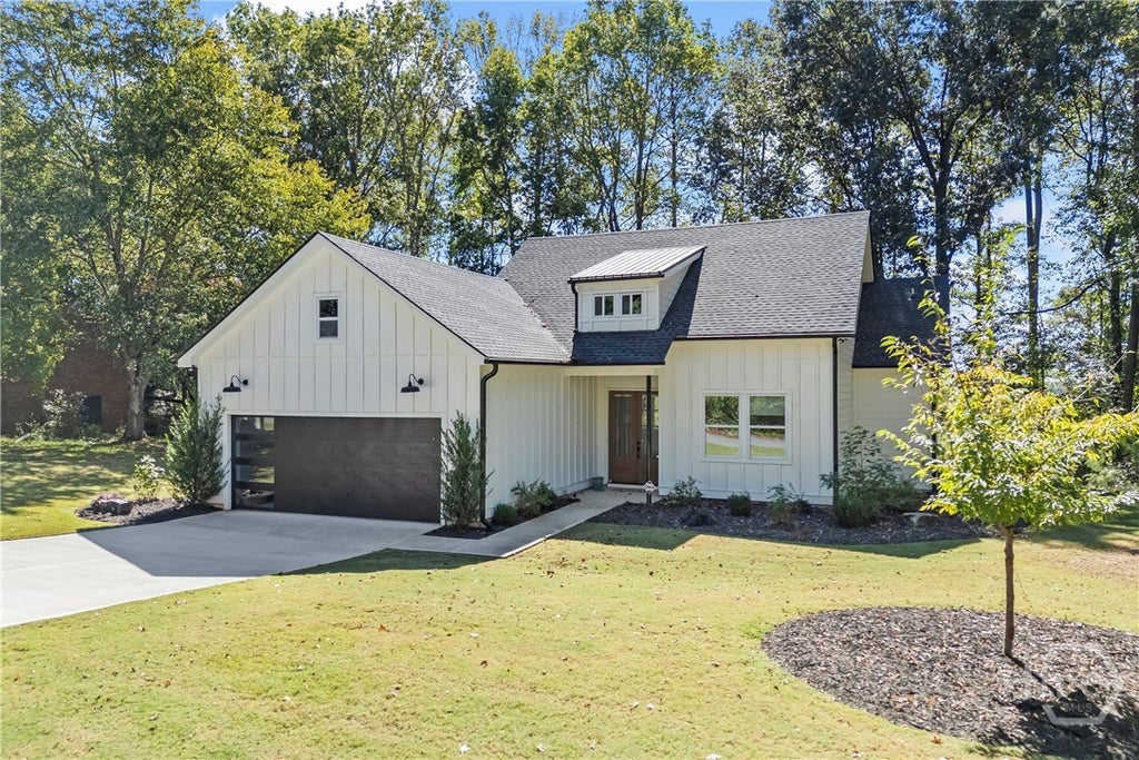 Photo of 220 Fairlane Drive, Athens, GA 30607 (MLS # CL365504)