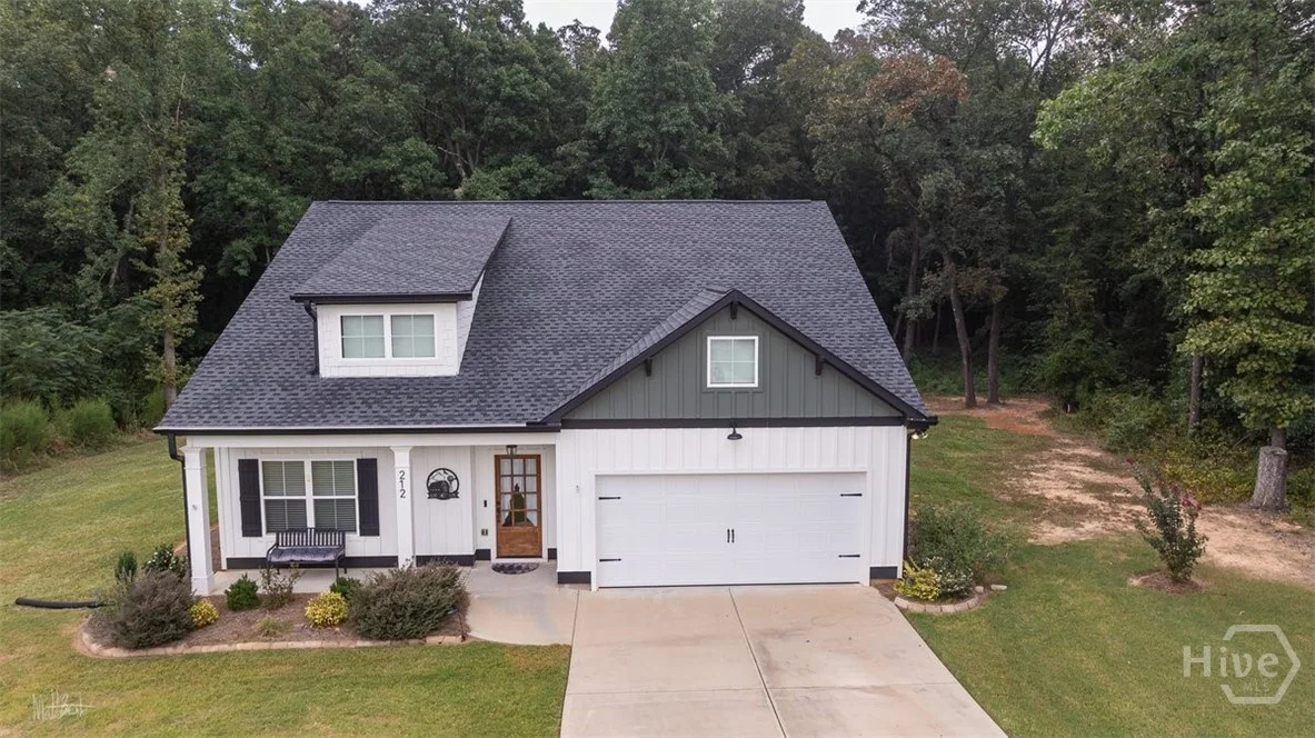 212 Live Oak Ln Ln, Comer, GA, 30629