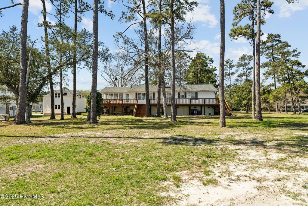 Photo of 1112 Neuse Drive, Oriental, NC 28571 (MLS # 100499553)