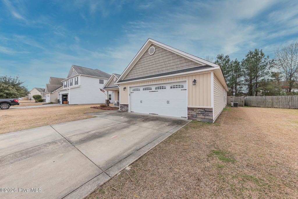 Photo of 707 Appling Court, Jacksonville, NC 28546 (MLS # 100550736)