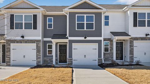 Townhouse For Sale - 203 Maddox Drive<br/> Aberdeen, NC 28315