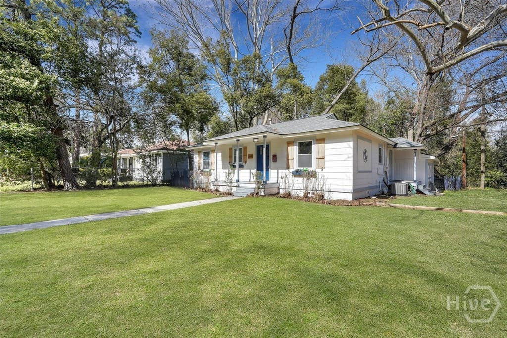 Photo of 1620 E 34th Street, Savannah, GA 31404 (MLS # SA359520)