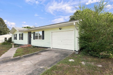 Tiny photo for 111 Riegel Drive, Hubert, NC 28539 (MLS # 100610515)