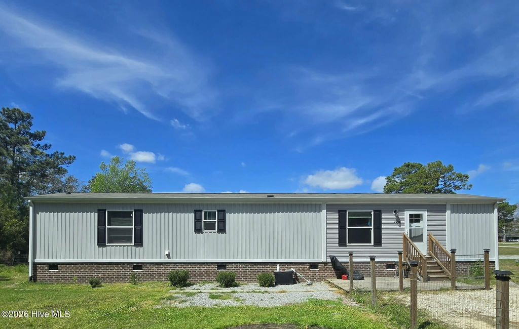 Photo of 728 James Street, Hubert, NC 28539 (MLS # 100558826)
