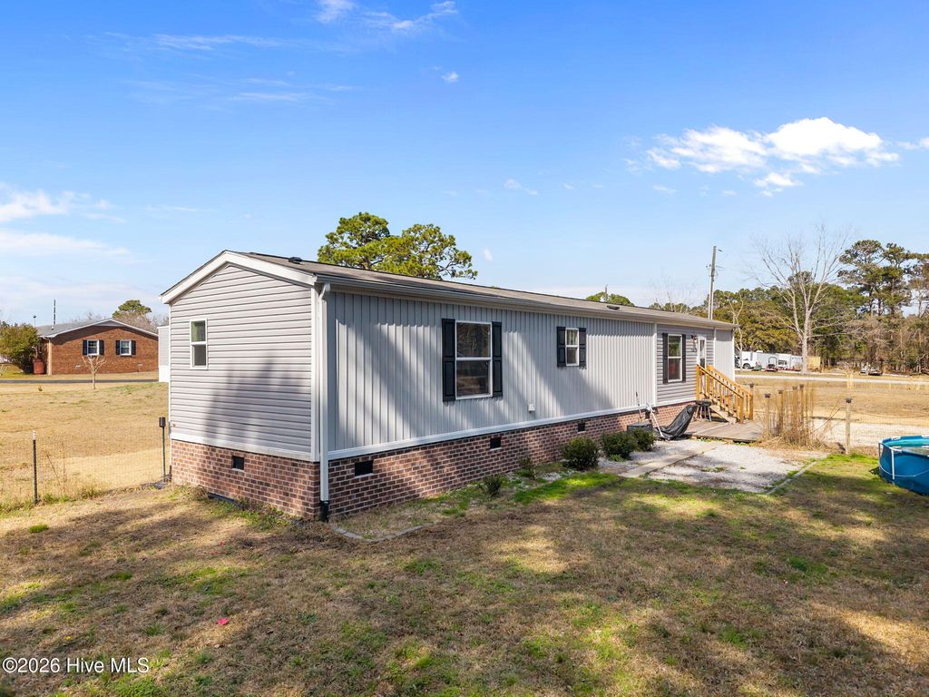 Photo of 728 James Street, Hubert, NC 28539 (MLS # 100558826)