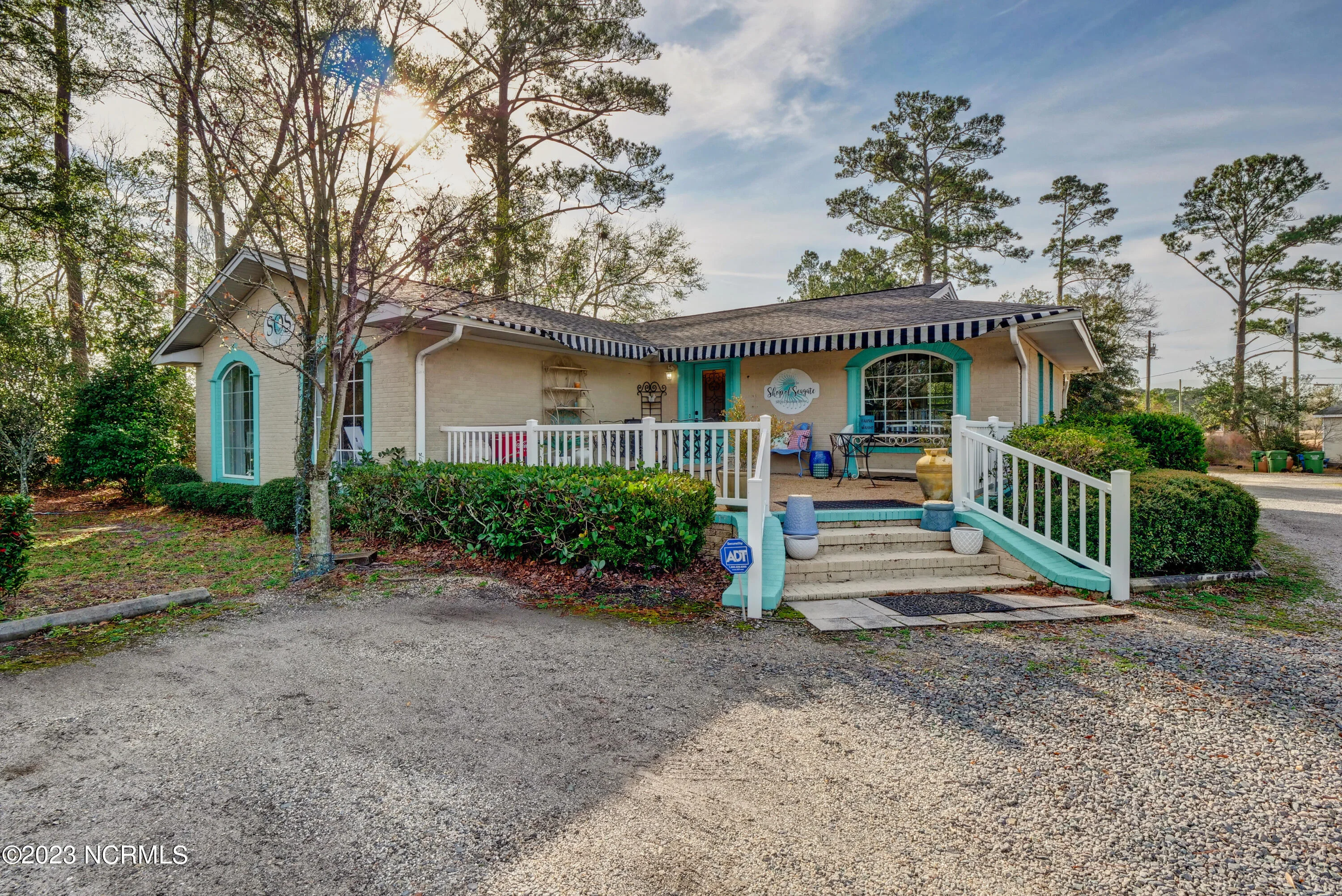 5018 Oleander Drive