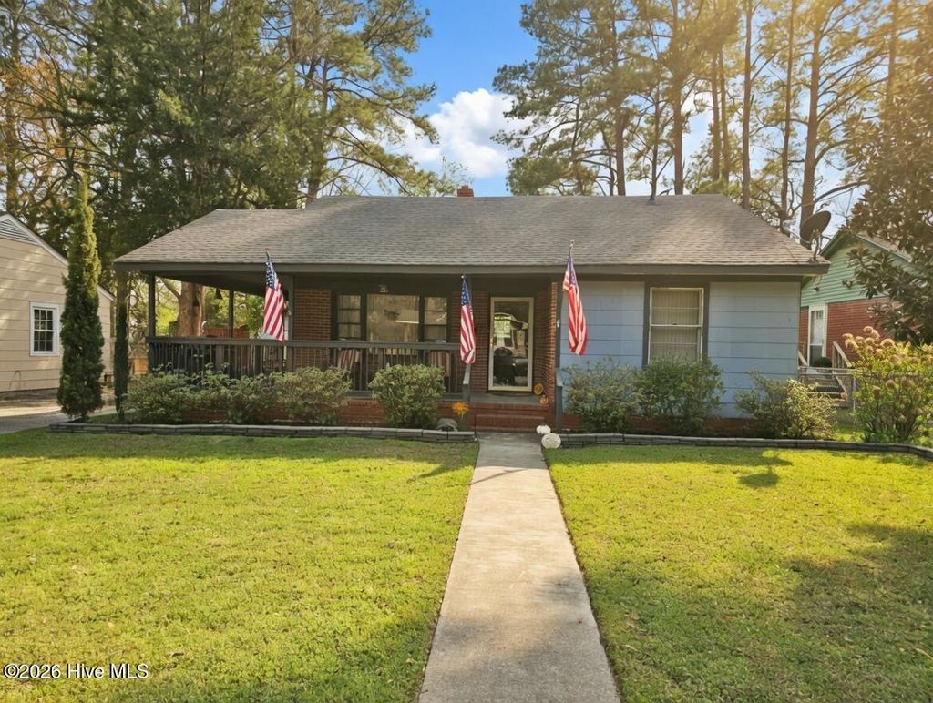 Photo of 807 E 8th Street, Washington, NC 27889 (MLS # 100563421)