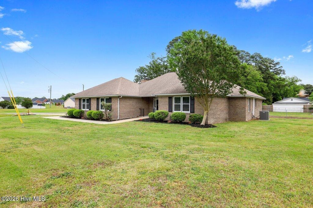 Photo of 170 Leslie Road, Goldsboro, NC 27530 (MLS # 100570165)