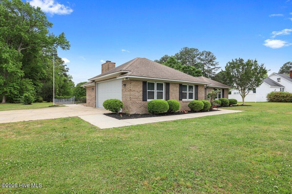 Photo of 170 Leslie Road, Goldsboro, NC 27530 (MLS # 100570165)