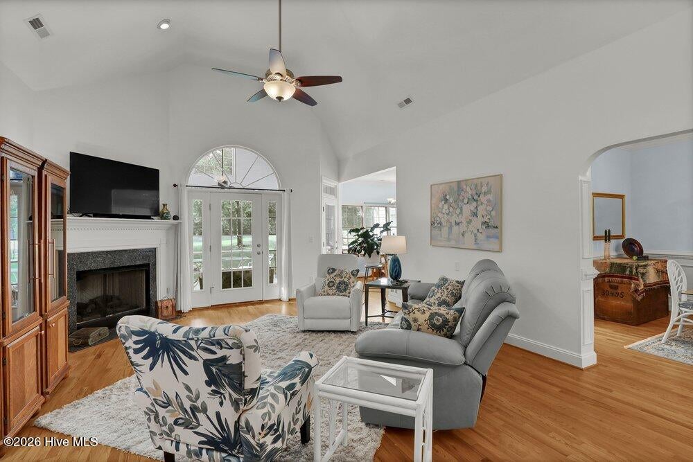 615 Ravenswood Road