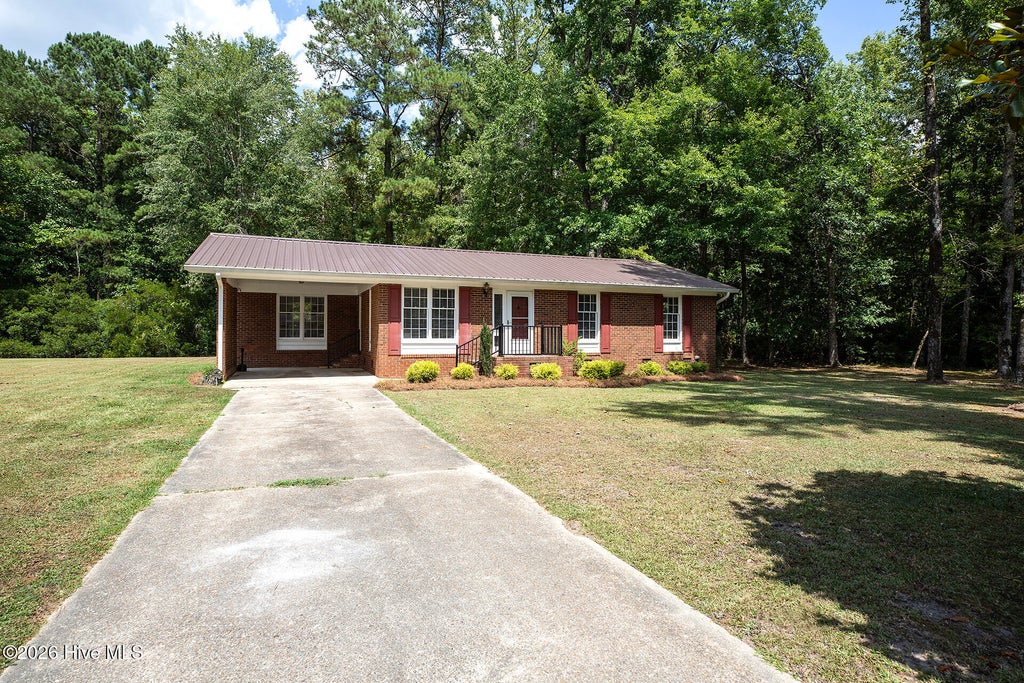 Photo of 182 Crabapple Lane, Lake Waccamaw, NC 28450 (MLS # 100589014)
