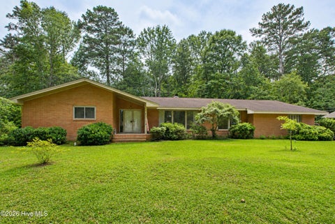 Homes For Sale - 527 Edgewood Circle<br/> Columbus County, Whiteville, NC 28472