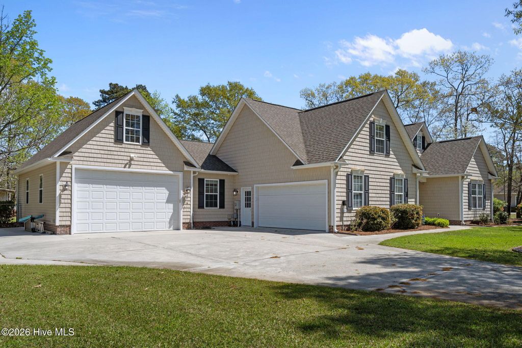 Photo of 229 Doral Drive, Hampstead, NC 28443 (MLS # 100563854)