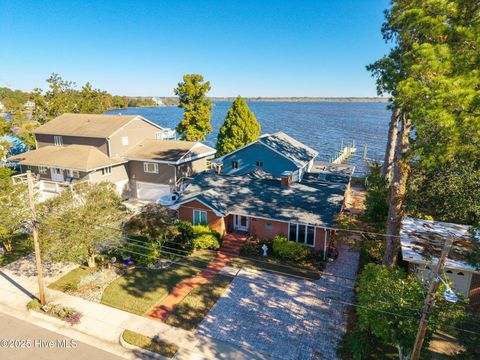 Homes For Sale - 1804 River Drive<br/> New Bern, NC 28560