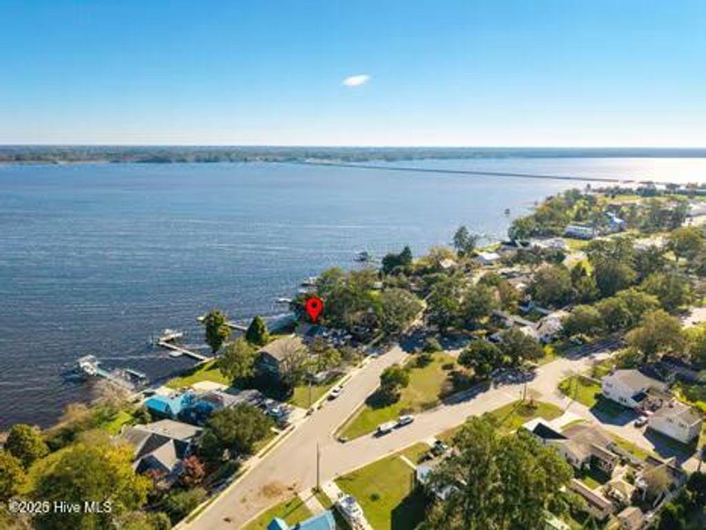 Photo of 1804 River Drive, New Bern, NC 28560 (MLS # 100534941)