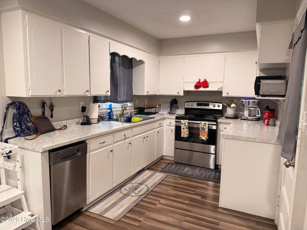 Photo of 507 Birchwood Court, Jacksonville, NC 28546 (MLS # 100579012)