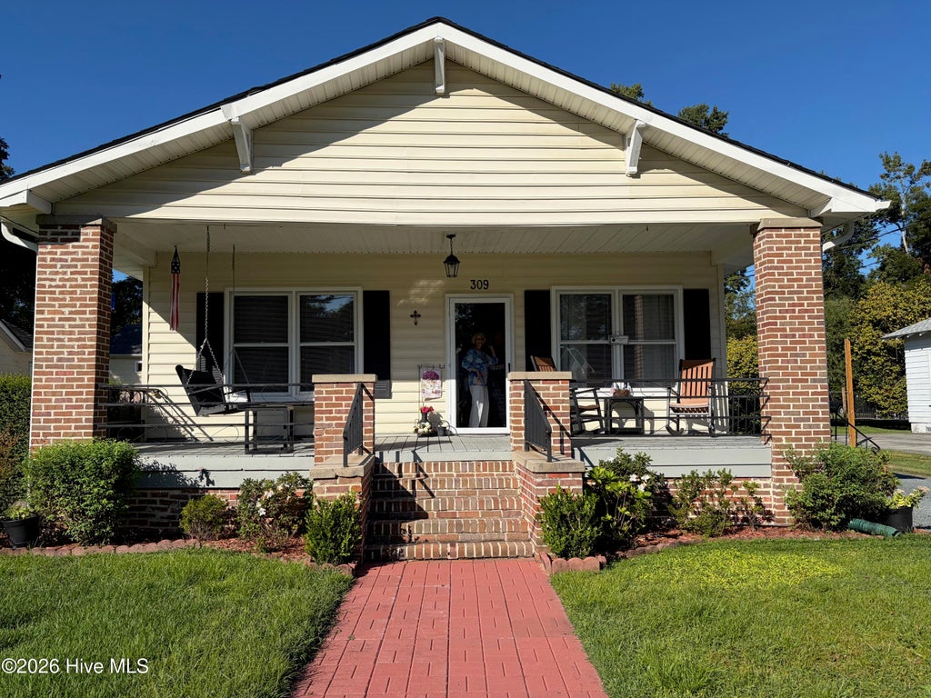 Photo of 309 S Wright Street, Burgaw, NC 28425 (MLS # 100604311)