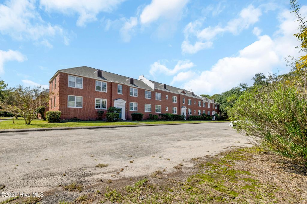 Photo of 2940 Oleander Drive #A5, Wilmington, NC 28403 (MLS # 100534862)