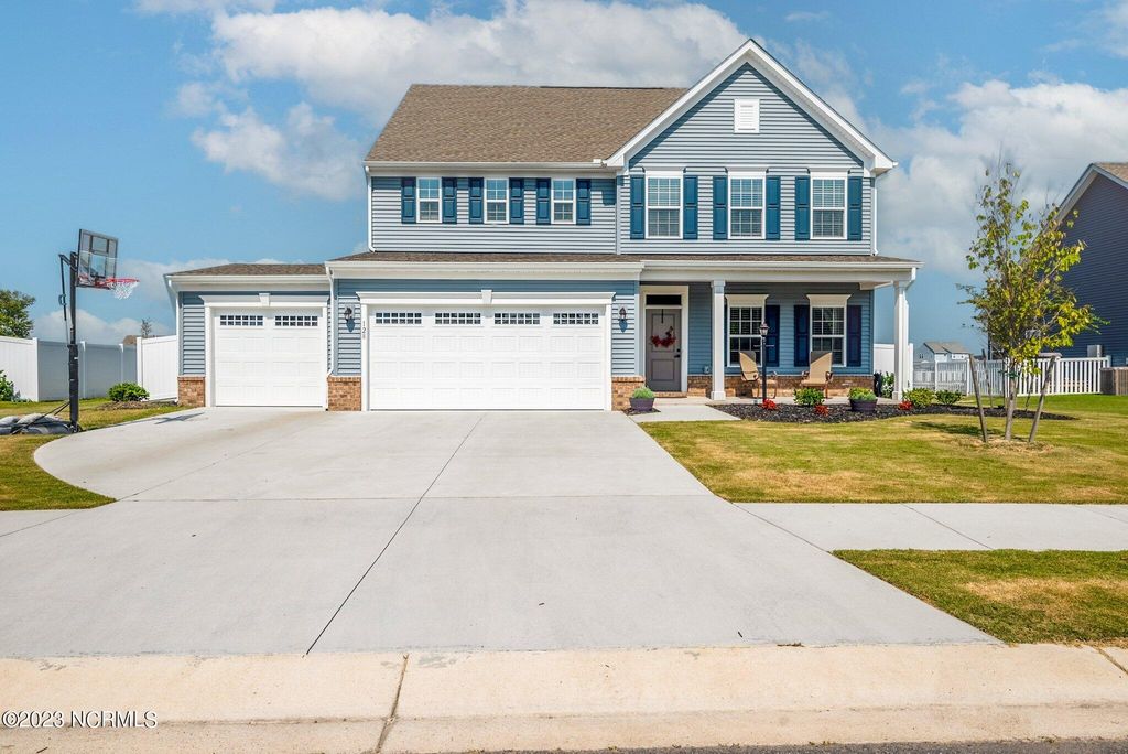 Photo of 128 Glenmoor Path, Moyock, NC 27958 (MLS # 100562579)