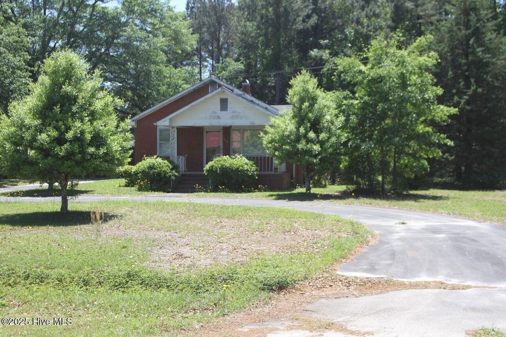 Photo of 709 Quail Street, Elizabethtown, NC 28337 (MLS # 100584029)