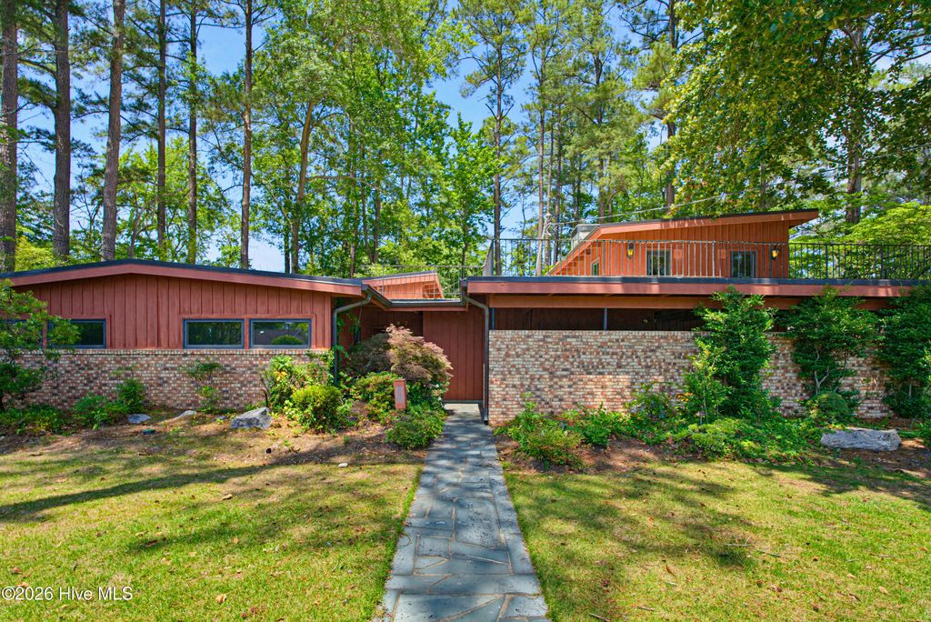 Photo of 502 W 33rd Street, Lumberton, NC 28358 (MLS # 100575638)