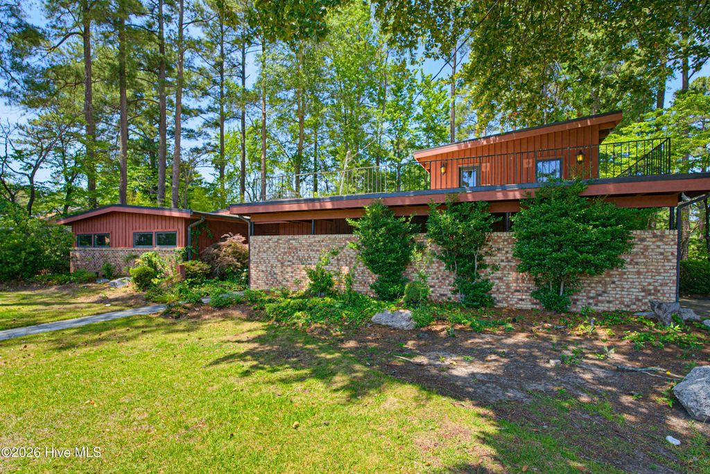 Photo of 502 W 33rd Street, Lumberton, NC 28358 (MLS # 100575638)