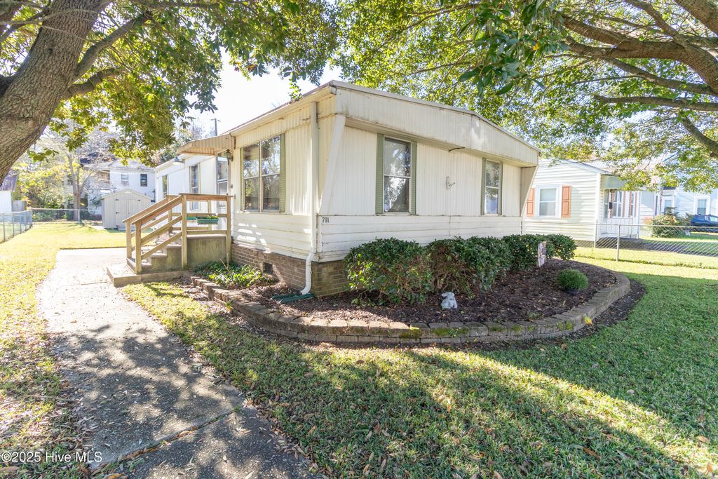 Photo of 701 W Colonial Avenue, Elizabeth City, NC 27909 (MLS # 100541679)