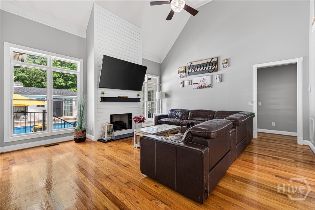1110 Holcomb Court