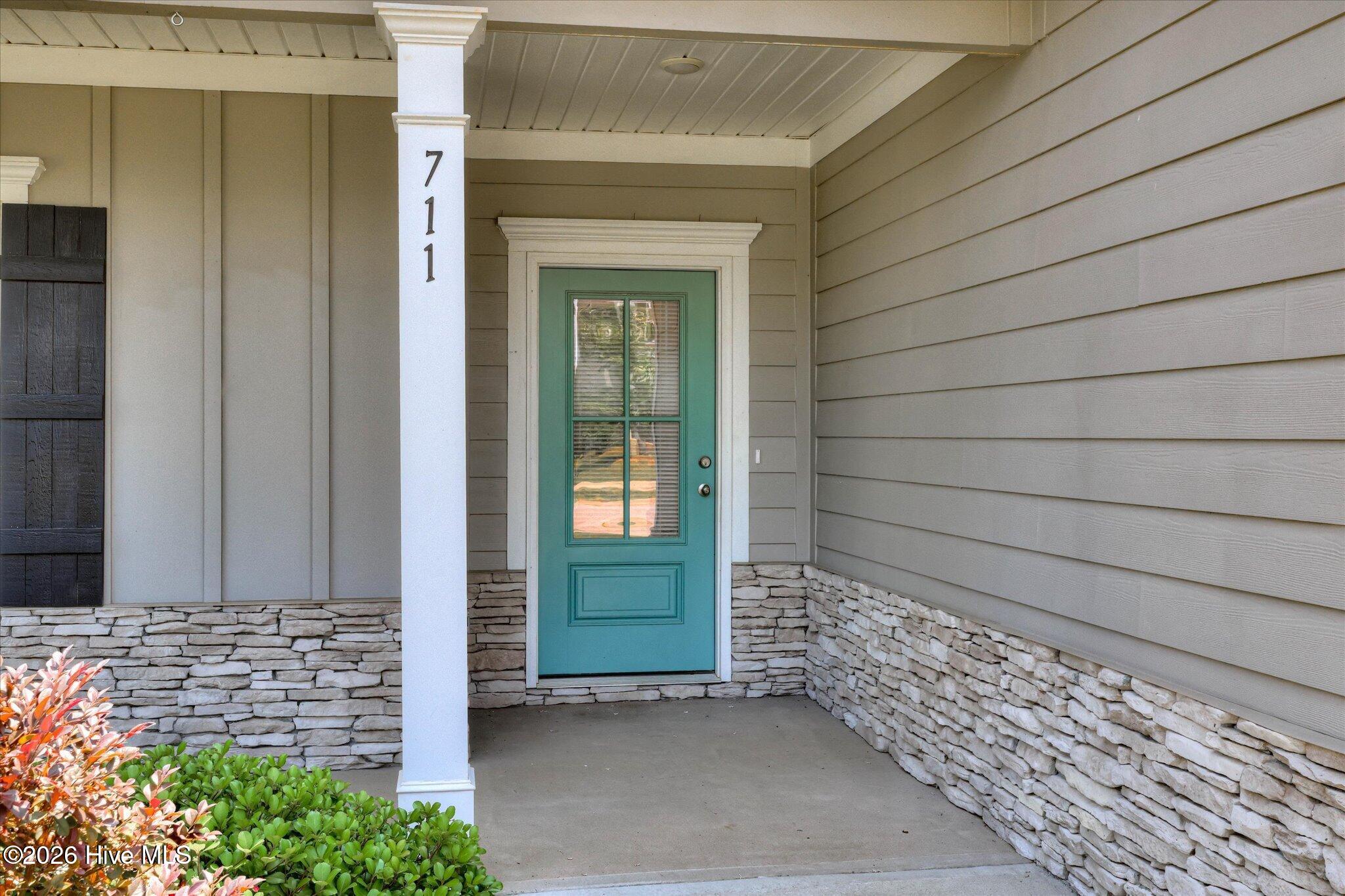 711 Courtland Lane