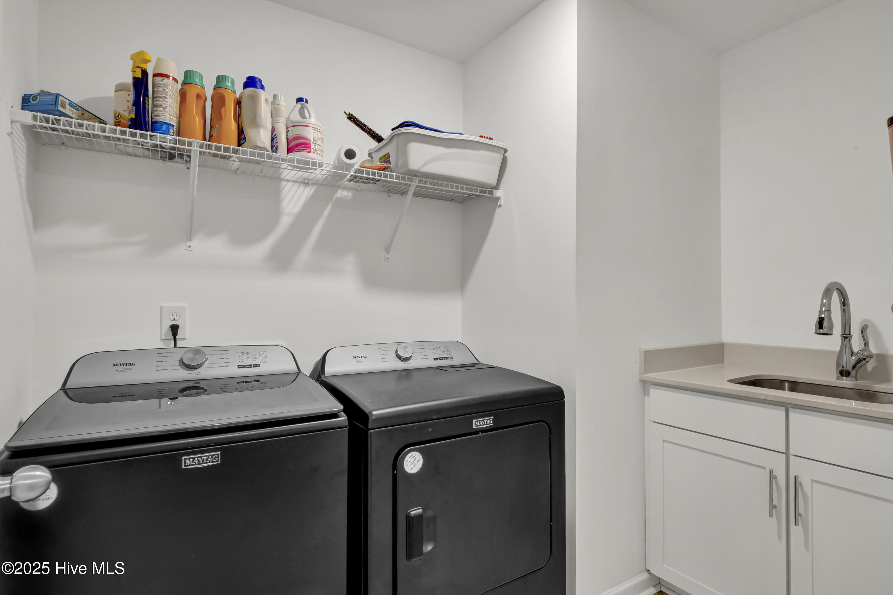 Leland, North Carolina 28451, United States, 4 Bedrooms Bedrooms, ,3 BathroomsBathrooms,Residential,Active,255605