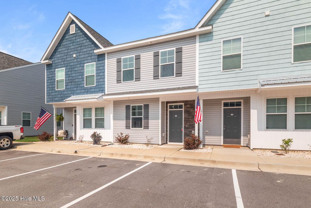 Photo of 327 Starfish Lane, Sneads Ferry, NC 28460 (MLS # 100585697)