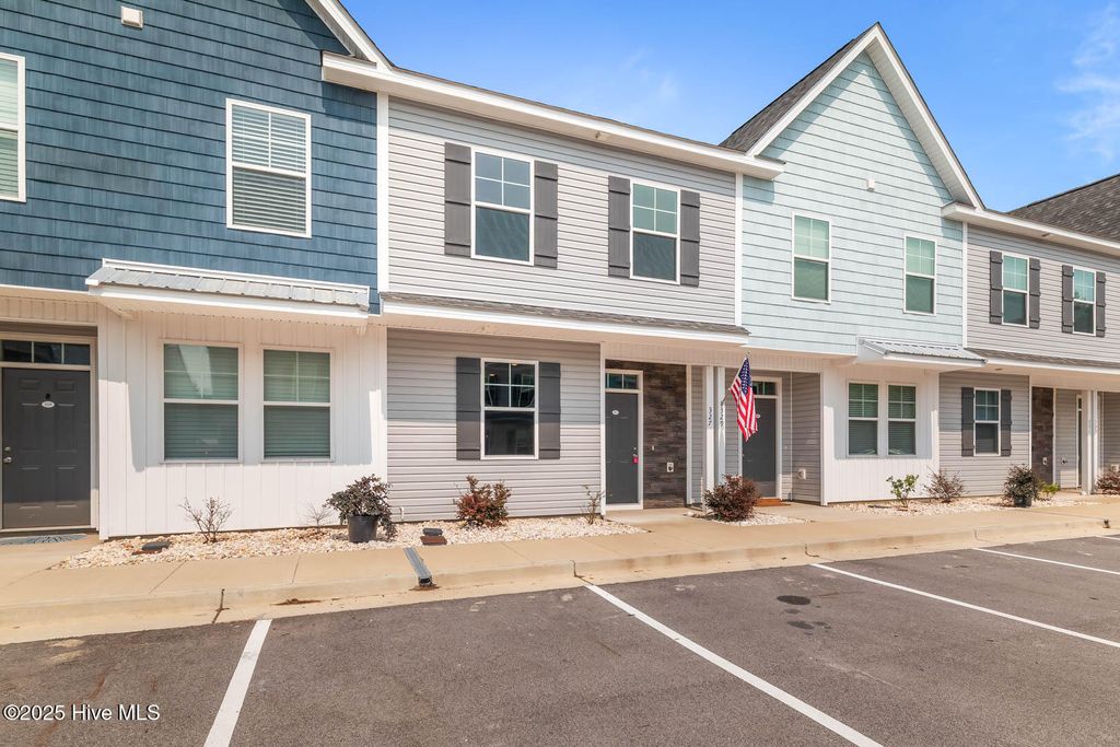 Photo of 327 Starfish Lane, Sneads Ferry, NC 28460 (MLS # 100585697)