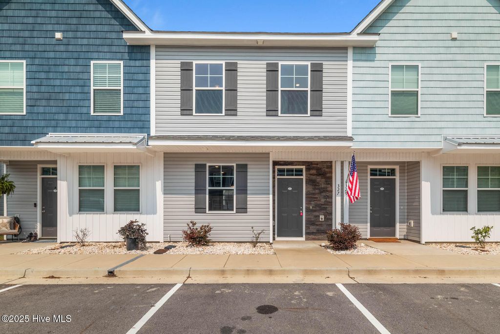 Photo of 327 Starfish Lane, Sneads Ferry, NC 28460 (MLS # 100585697)
