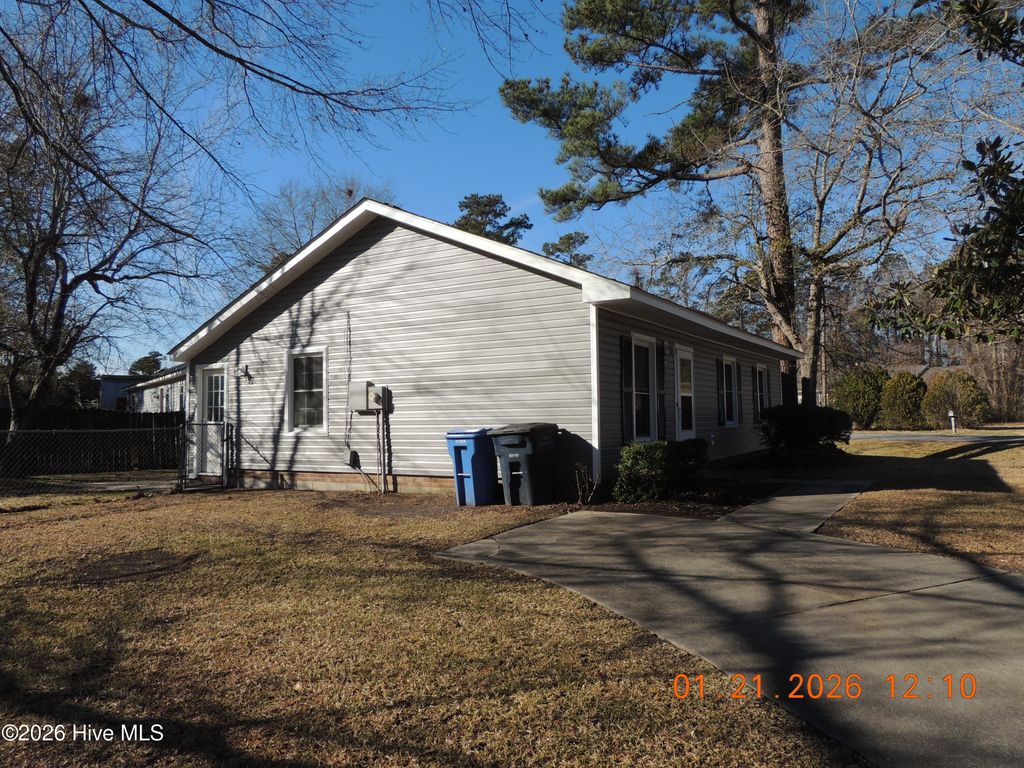 Photo of 228 Lakewood Drive, Jacksonville, NC 28546 (MLS # 100550432)