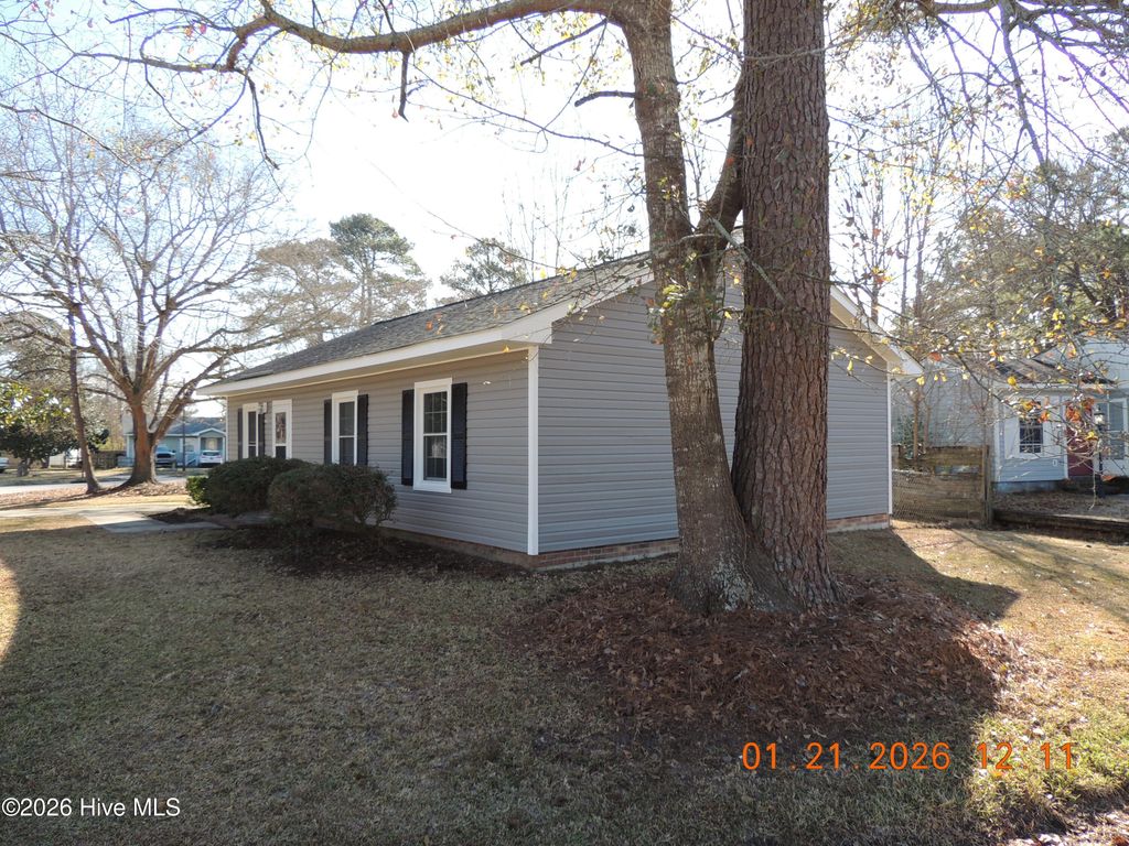 Photo of 228 Lakewood Drive, Jacksonville, NC 28546 (MLS # 100550432)