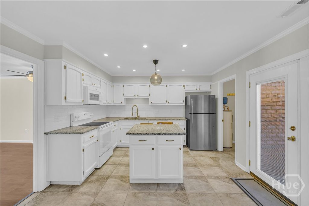 Photo of 29 N Stratford Dr, Athens, GA 30605 (MLS # CL351241)