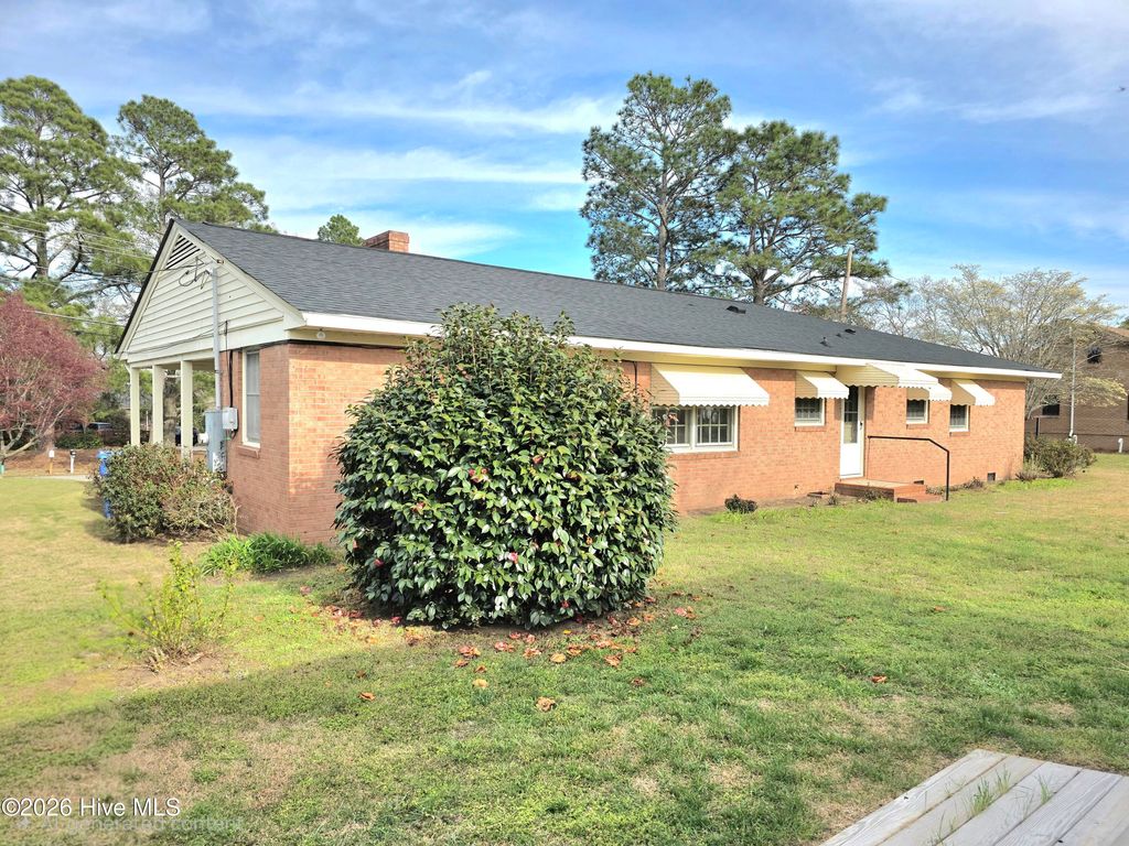 Photo of 401 N Lincoln Street, Benson, NC 27504 (MLS # 100562330)