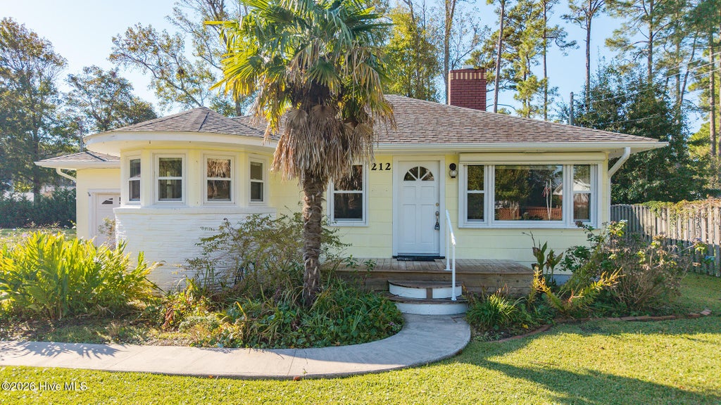 Photo of 212 George Street, Beaufort, NC 28516 (MLS # 100611707)