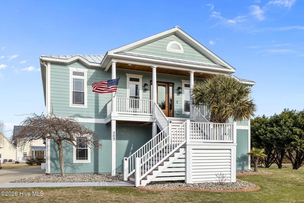 Photo of 309 Island View Drive, Newport, NC 28570 (MLS # 100557873)