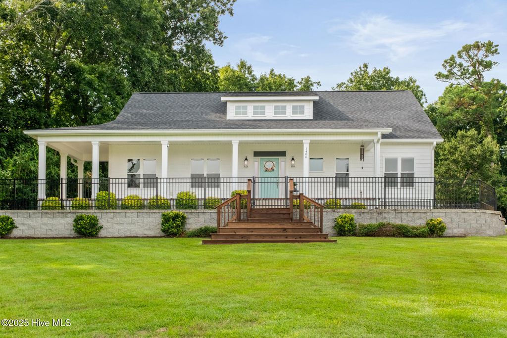 Photo of 1406 Kings Landing Road, Hampstead, NC 28443 (MLS # 100554078)