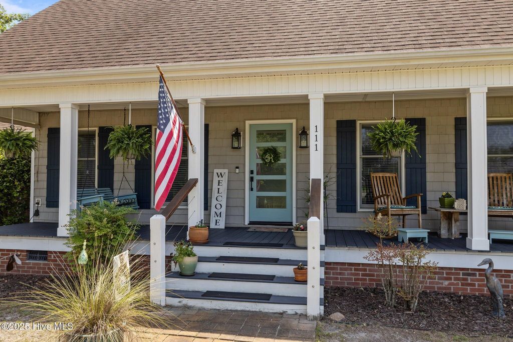 Photo of 111 Hampton Place, Newport, NC 28570 (MLS # 100509593)