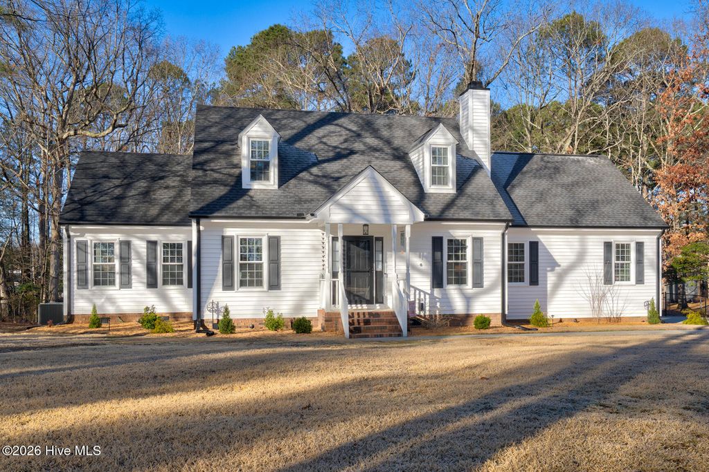 Photo of 811 S Creek Drive, Nashville, NC 27856 (MLS # 100550163)