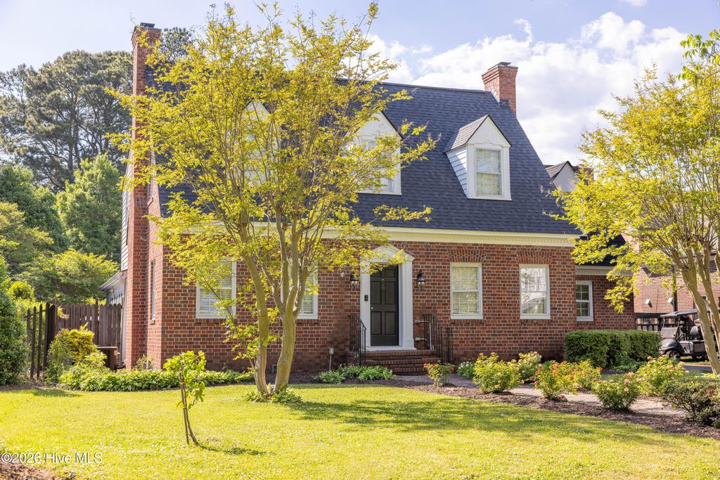 Photo of 208 S Moseley Street, Edenton, NC 27932 (MLS # 100569706)