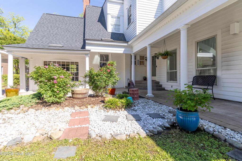Photo of 208 S Moseley Street, Edenton, NC 27932 (MLS # 100569706)