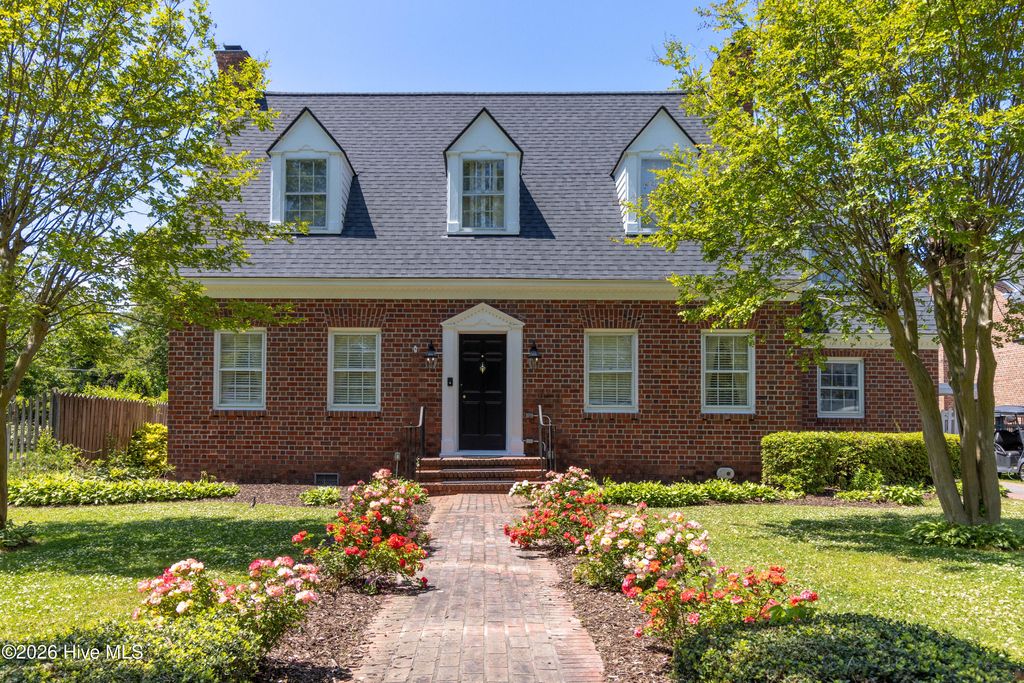 Photo of 208 S Moseley Street, Edenton, NC 27932 (MLS # 100569706)