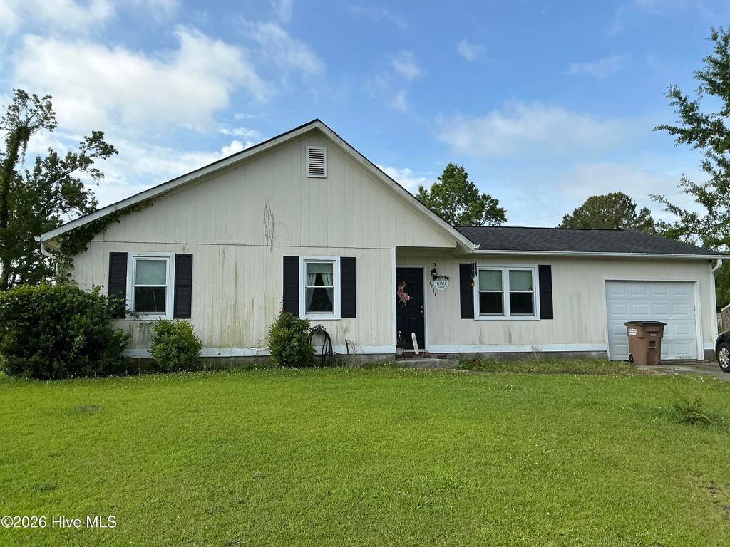 Photo of 1011 Ridgecrest Lane, Jacksonville, NC 28546 (MLS # 100577248)